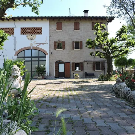 La Corte Di Adelina Bed & Breakfast *