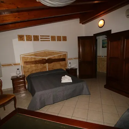 La Corte Di Adelina Bed & Breakfast *
