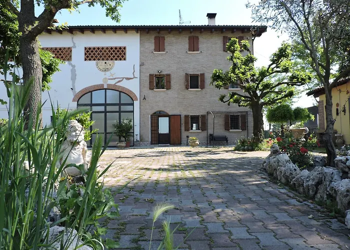 La Corte Di Adelina Bed & Breakfast *